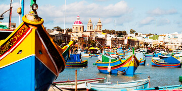 Malta, Marsaskala,čamci u bojama Malte, garantirani polasci, ljetovanje na mediteranu