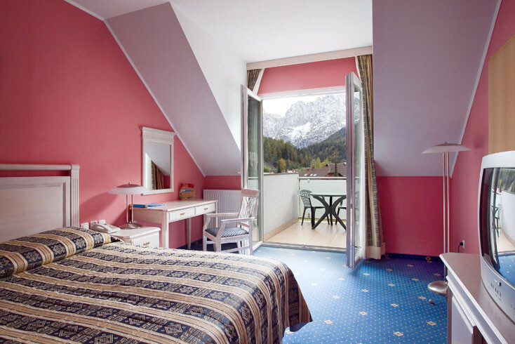 Slovenija, Skijanje i wellness Slovenija, Ramada Hotel, soba sa bračnim krevetom i balkonom