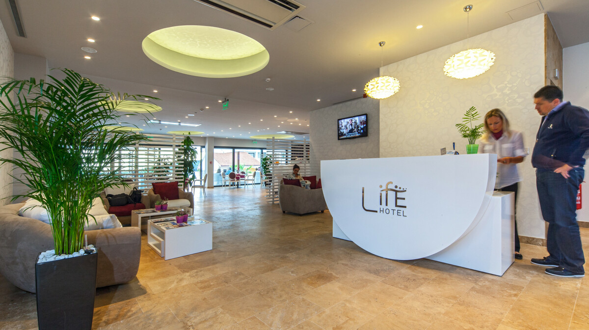 Rogoznica, Hotel Life, recepcija