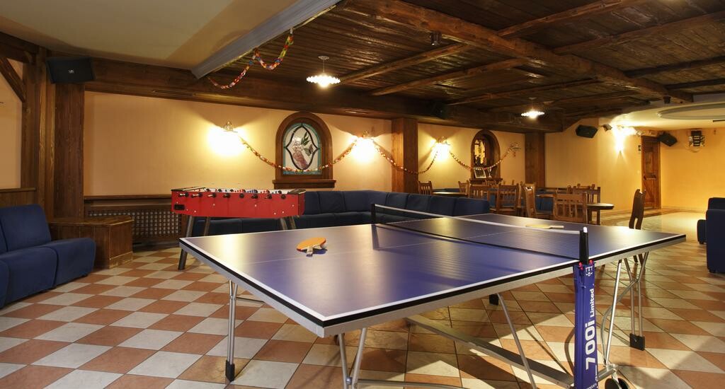 Skijanje u Italiji, skijalište Passo Tonale, Hotel Gardenia. stolni tenis