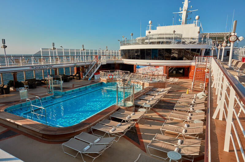 Queen Elizabeth - The Pavilion Pool