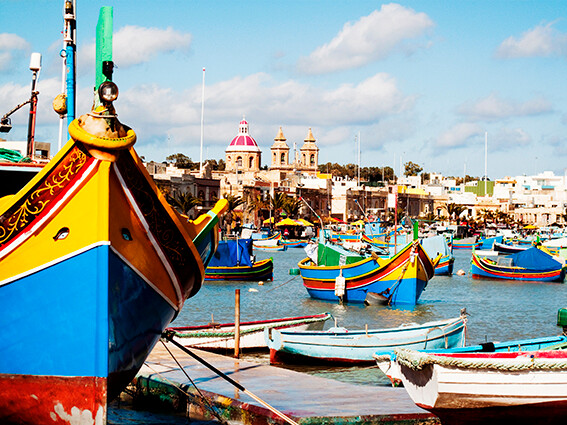 Malta, Marsaskala,čamci u bojama Malte, garantirani polasci, ljetovanje na mediteranu