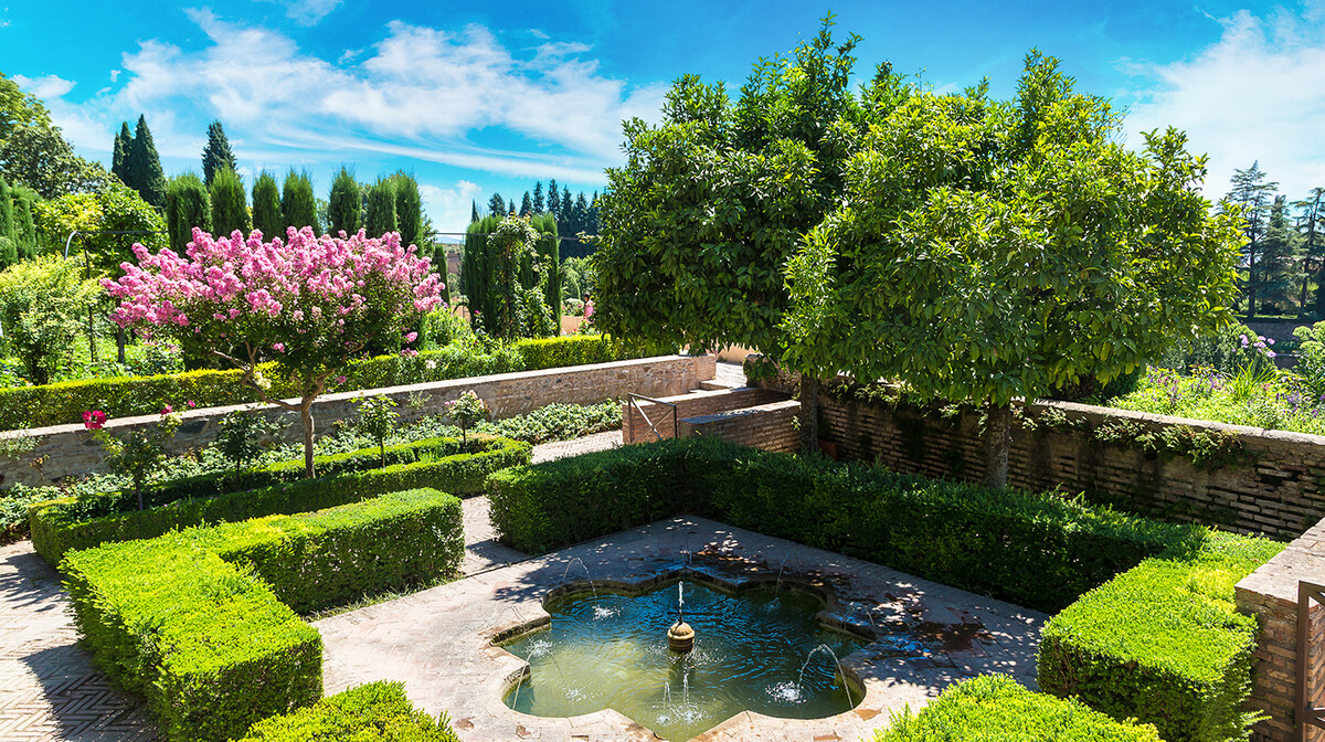 Fontana u vrtu Generalife u Alhambri, putovanje u Andaluziju