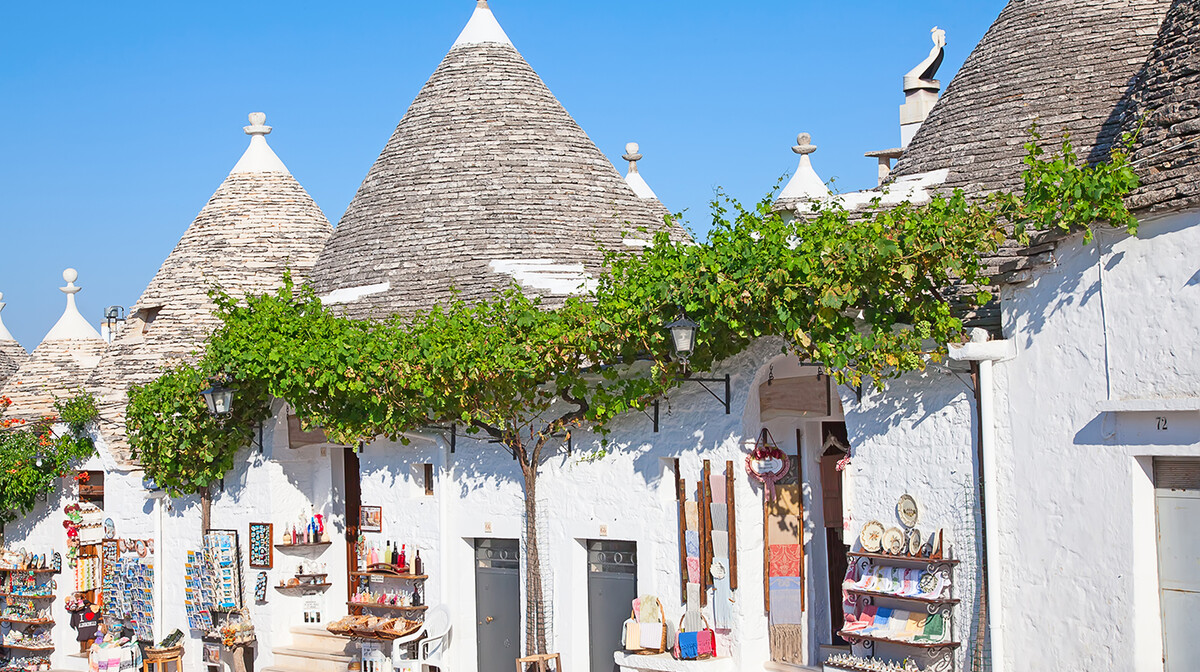 Bijele vapnenačke kuće trulli u Alberobellu, Apulija i Basilicata, Mondo travel