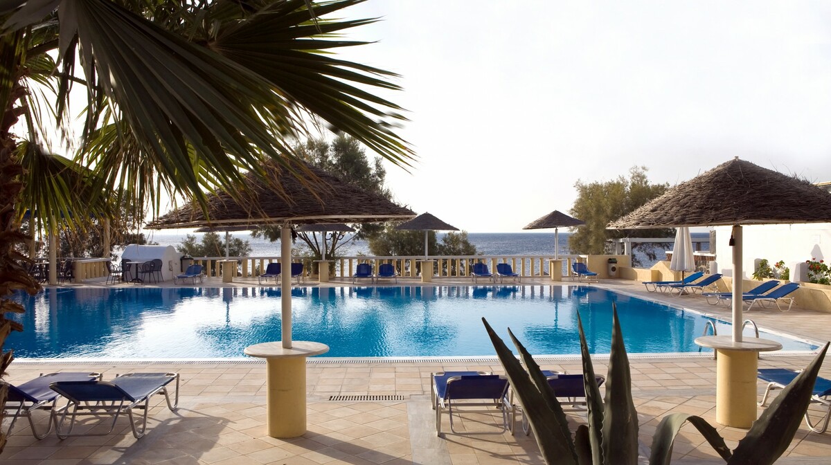 Santorini zrakoplovom iz ljubljane Hotel Kamari Beach, bazen