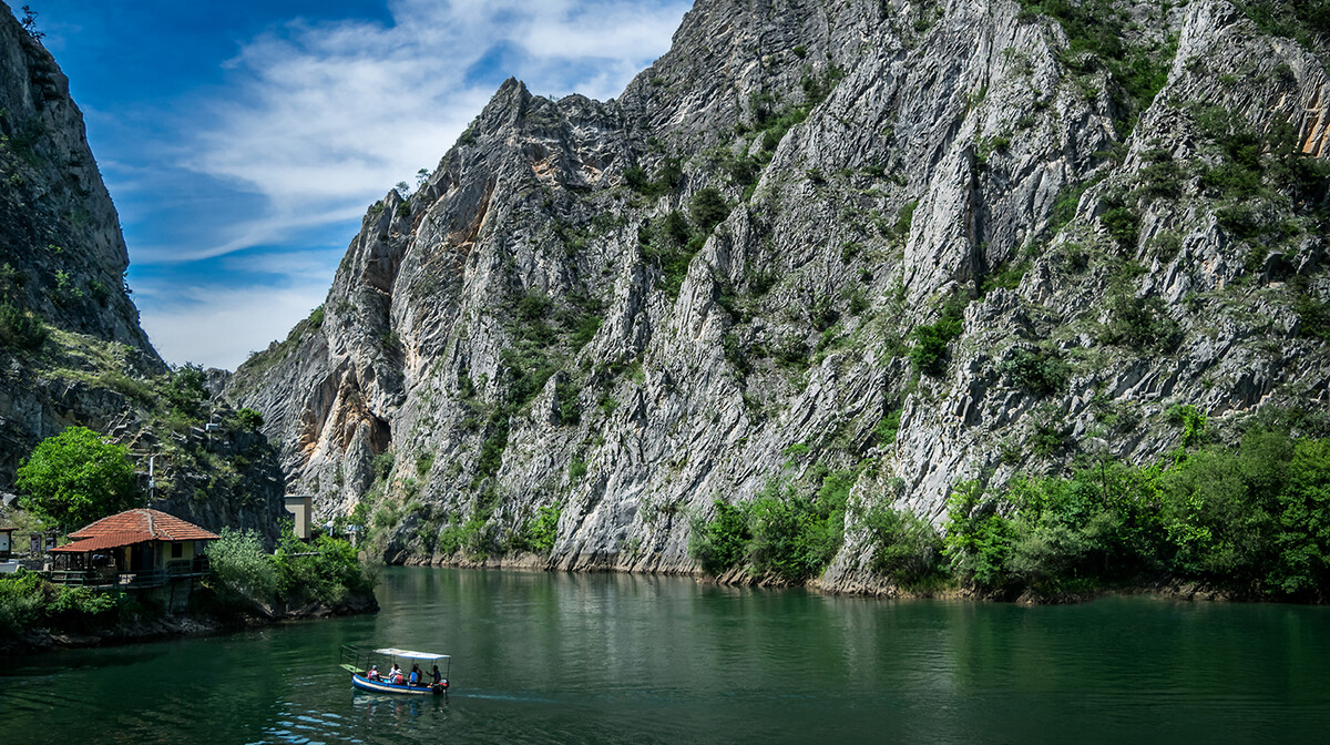 prekrasan pogled na spomenik prirode te mjesto nekoliko srednjovjekovnih manastira