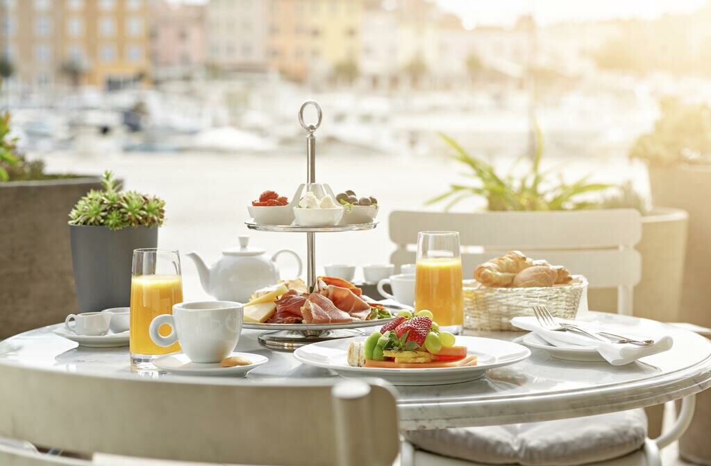 Rovinj, Hotel Adriatic, doručak uz more