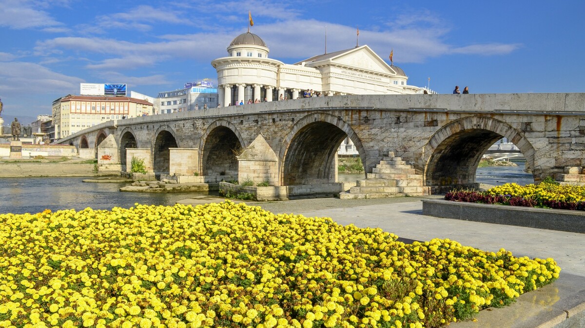 Makedonija, Skopje-Dušanov most simbol grada, putovanje autobusom