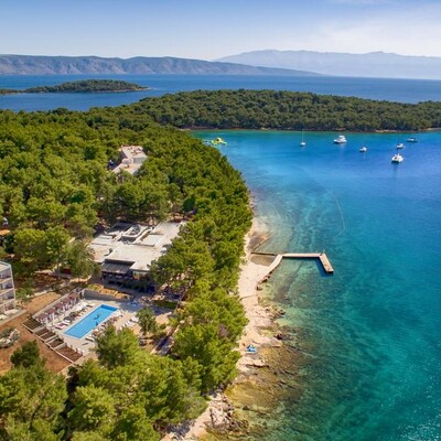 Ljetovanje Hrvatska, otok Hvar, pogled na hotel 