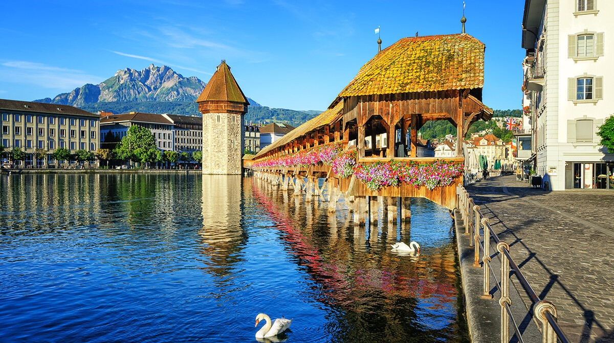 Kapellbrucke je simbol Luzerna, putovanje Švicarska, putovanje autobusom, mondo travel