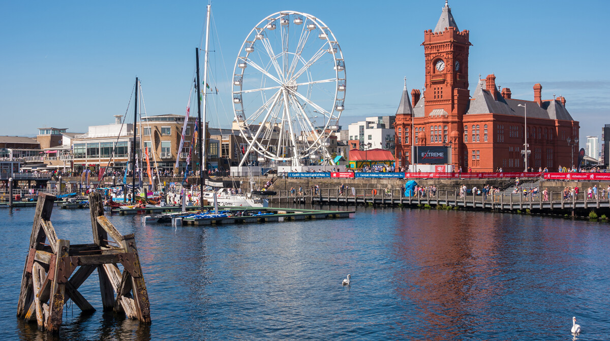 Wales - Cardiff - Ferris Wheel and Pierhead