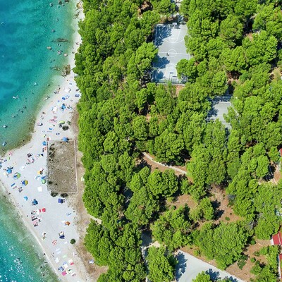 Baško polje, kamp