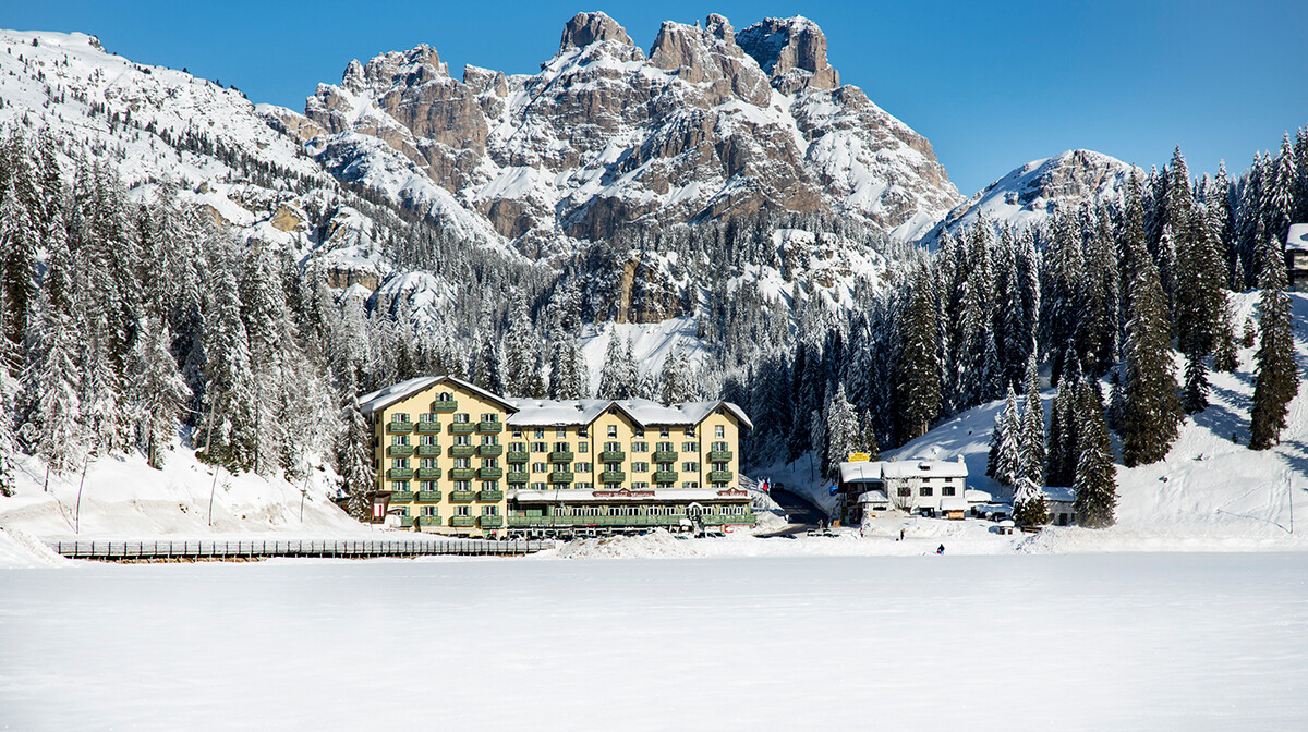 Skijanje u Italiji, skijalište Cortina d’Ampezzo, Grand hotel Misurina, zimska idila