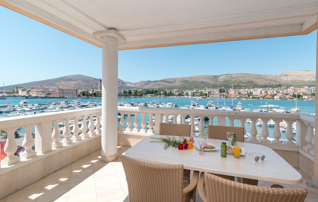 Trogir, Hotel Palace, terasa