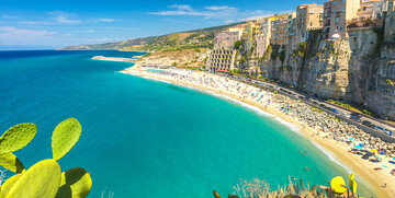 Kalabrija, grad i plaža Tropea