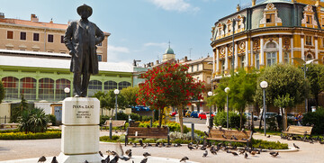 Kazališni trg i spomenik Ivanu Zajcu u Rijeci, putovanje Jadran, Hrvatska, Mondo travel