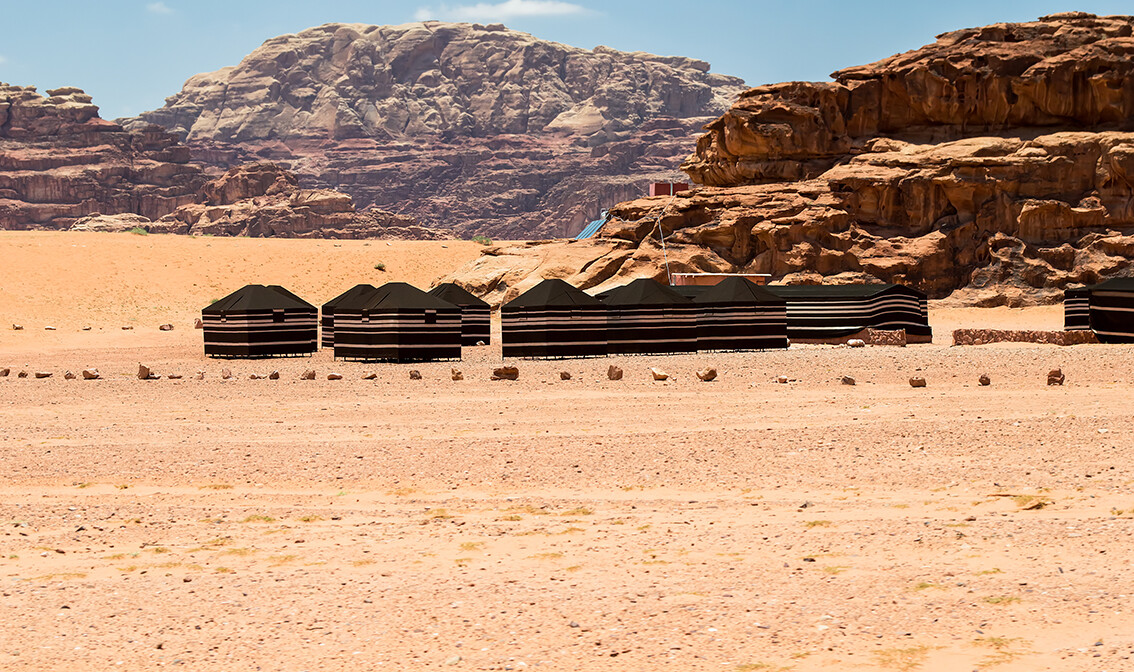Pogled na kamp u Wadi Rum pustinji, Jordan, putovanje u Jordan i Izrael, garantirani polasci