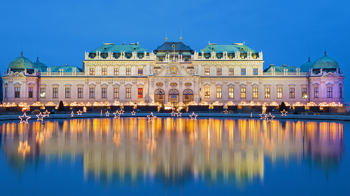 Osvjetljena palača Belvedere, putovanje u Beč, putovanje autobusom
