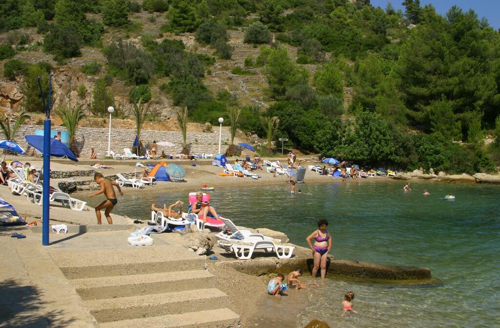 Otok Korčula, Vela Luka, Hotel Adria, plaža