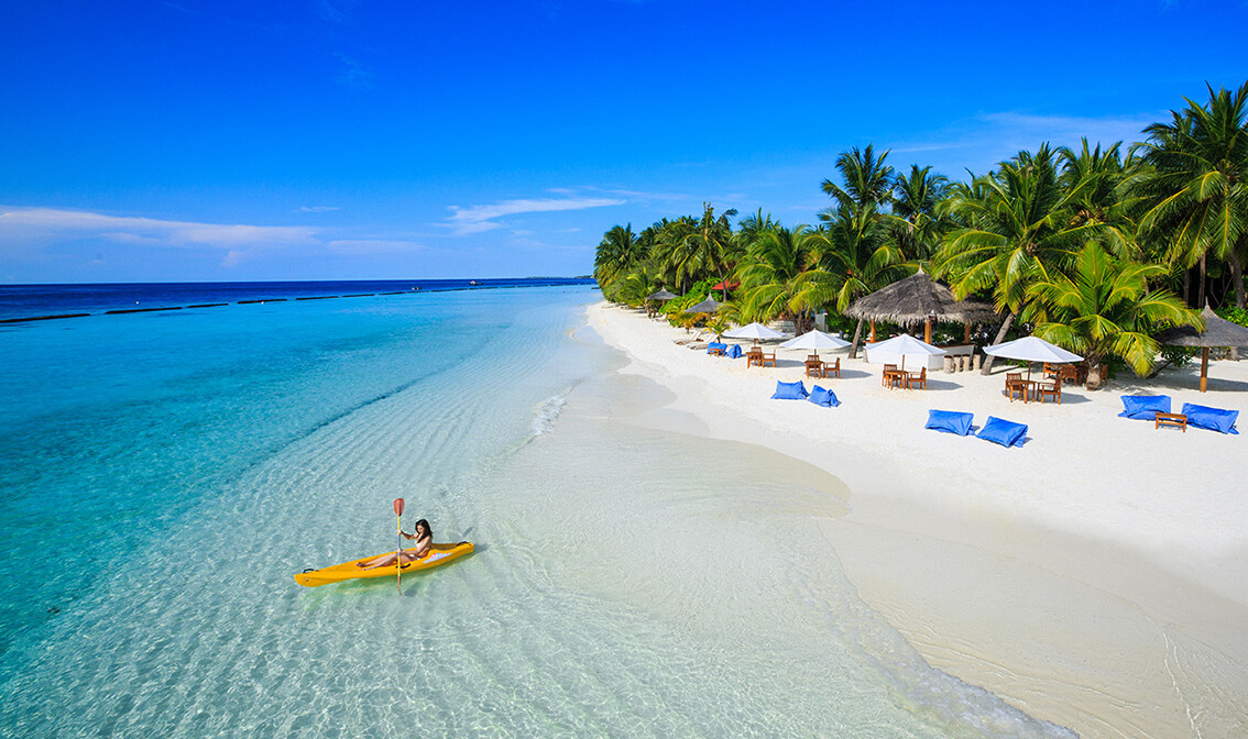 Kurumba Maldives Resort, plaža i vodeni sportovi