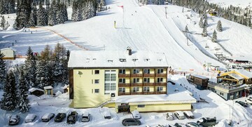 Hotel Lachtalhaus na ski stazi.