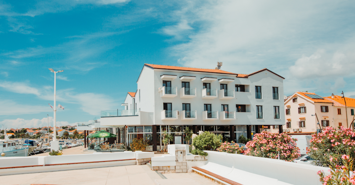 Novalja, Hotel Loža