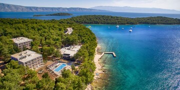 Ljetovanje Hrvatska, otok Hvar, pogled na hotel