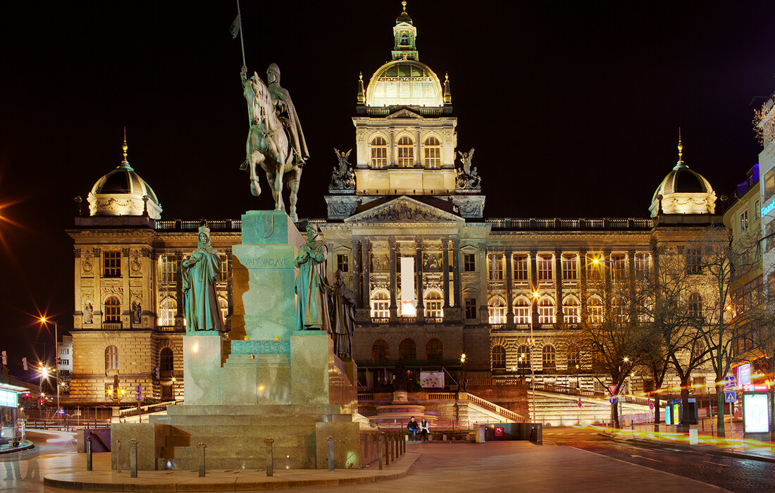 Vaclavski trg u Pragu, putovanje u Prag, putovanje autobusom