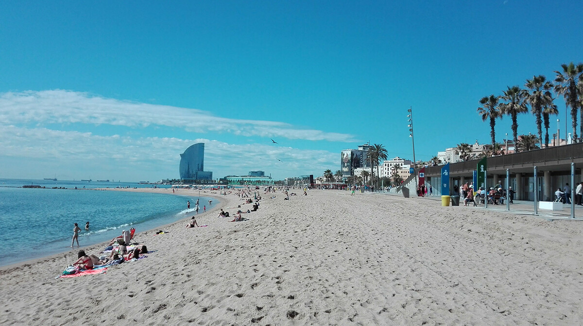 Barceloneta plaža, putovanje u Barcelonu, europska putovanja avionom