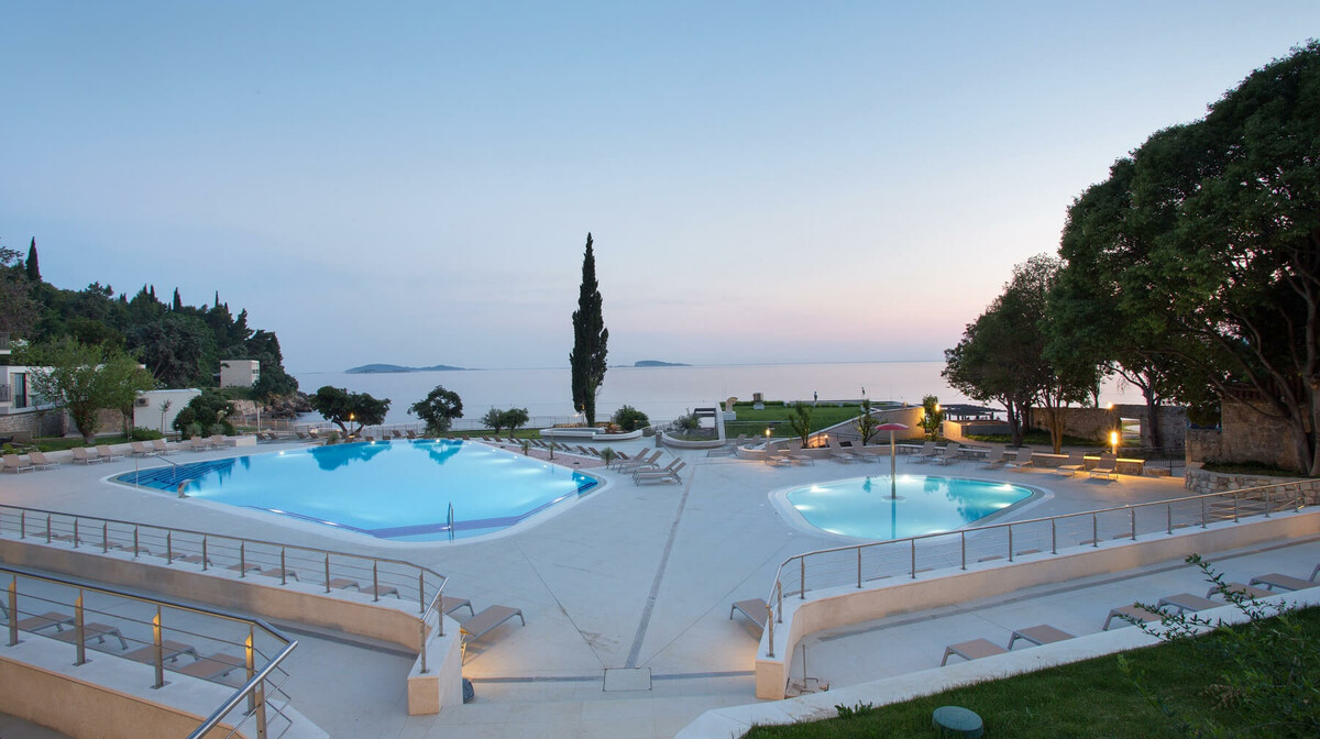 Mlini (Dubrovnik), Hotel Astarea, bazeni
