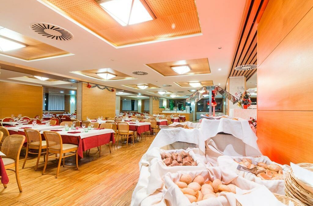 Skijanje u Italiji, Hotel Regina e Fassa, restoran