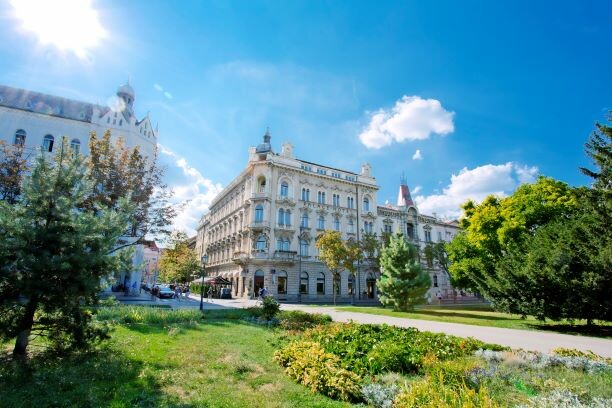 Hotel Palace Zagreb smješten na Strossmayerovom trgu u centru grada.