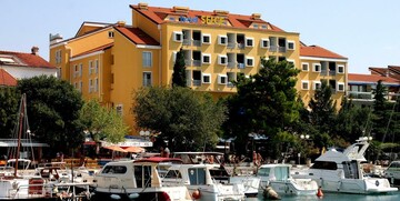 Hrvatska, Hotel Selce, Ljetovanje, izgled hotela izvana