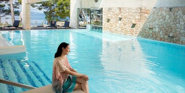 Vanjski bazen hotela Soline s pogledom na more, mondo travel