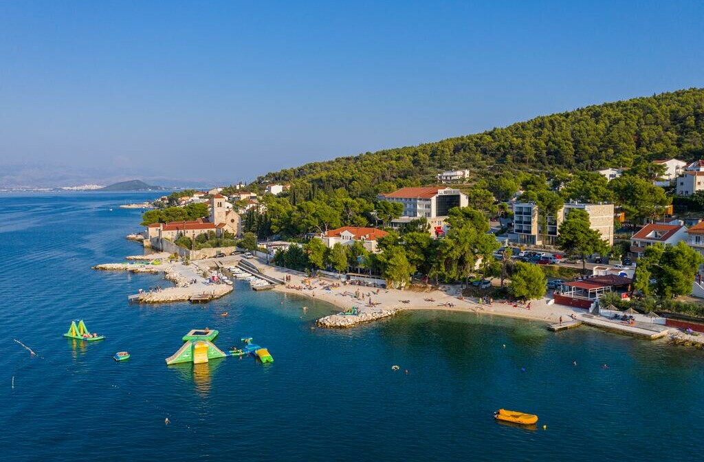 Čiovo, Hotel Sveti Križ i Villa Sveti Križ