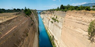 spaja Korintski zaljev sa Saronskim zaljevom u Egejskom moru