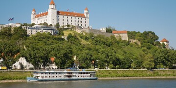 Bratislavski dvorac uz Dunav, Bratislava putovanje, Mondo travel, Prijestolnice Dunava