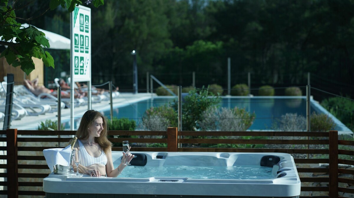 Lozovac (Šibenik-NP Krka), Hotel Vrata Krka, jacuzzi