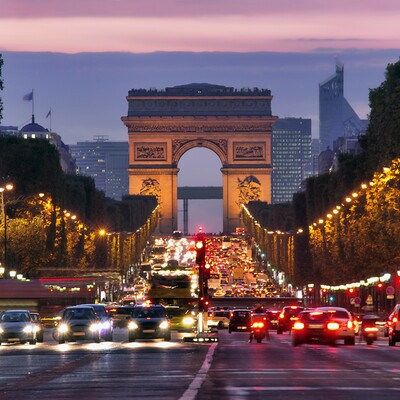 Champs Elysees i slavoluk pobjede, putovanje Pariz avionom