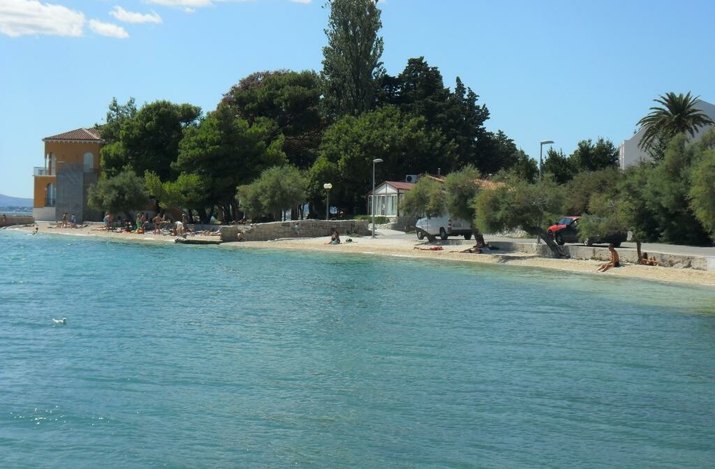 Kaštel Kambelovac, Hotel Baletna Škola, plaža