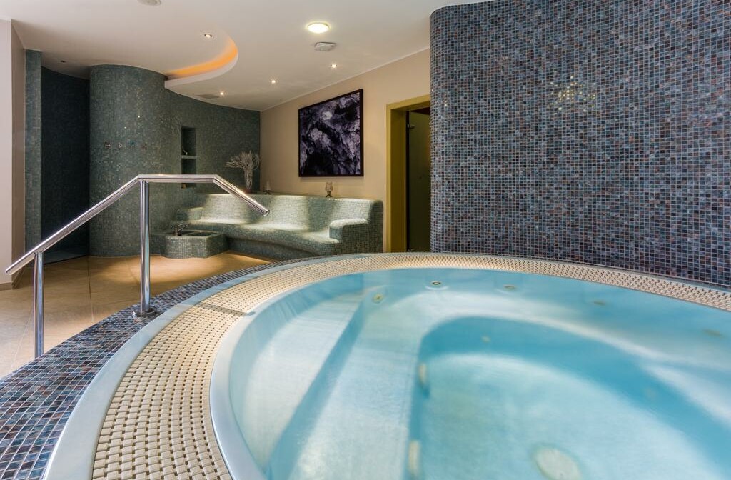 Jacuzzi u wellness centru hotela Arena, mondo travel