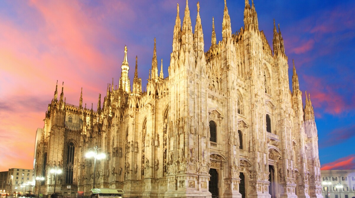 Milano, Duomo u zalazak sunca, putovanje autobusom, mondo travel