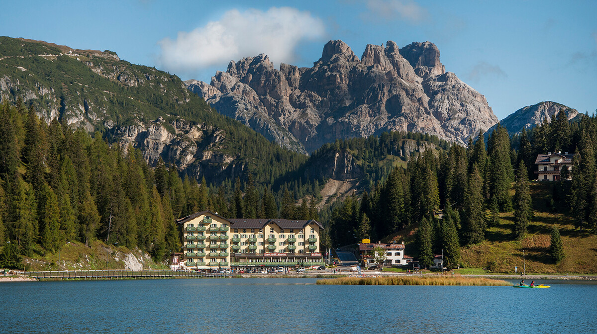 Panorama hotela Misurina uz jezero