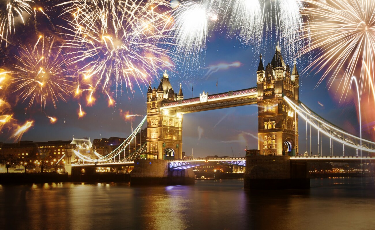 Nova godina u Londonu, vatromet iznad Tower bridgea