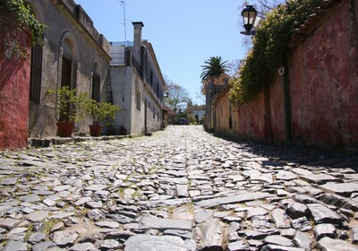 Urugvaj, Colonia del Sacramento, pogled na ulicu, daleko putovanje u Urugvaj, grupni polaci