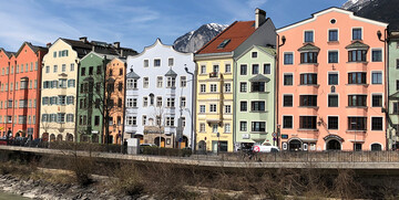 Šarene fasade u Innsbrucku, putovanje autobusom, srce Tirola, Mondo travel