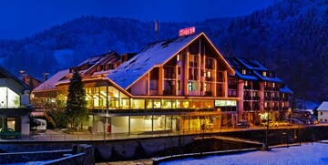 Skijanje i wellness u Sloveniji, Cerkno, Hotel Cerkno, ulaz u hotel.