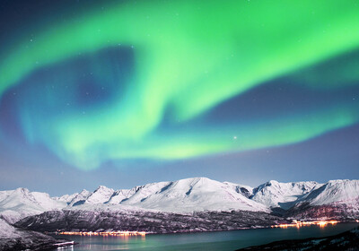 Čarolija polaarne svjetlosti na nebu, putovanje Skandinavija