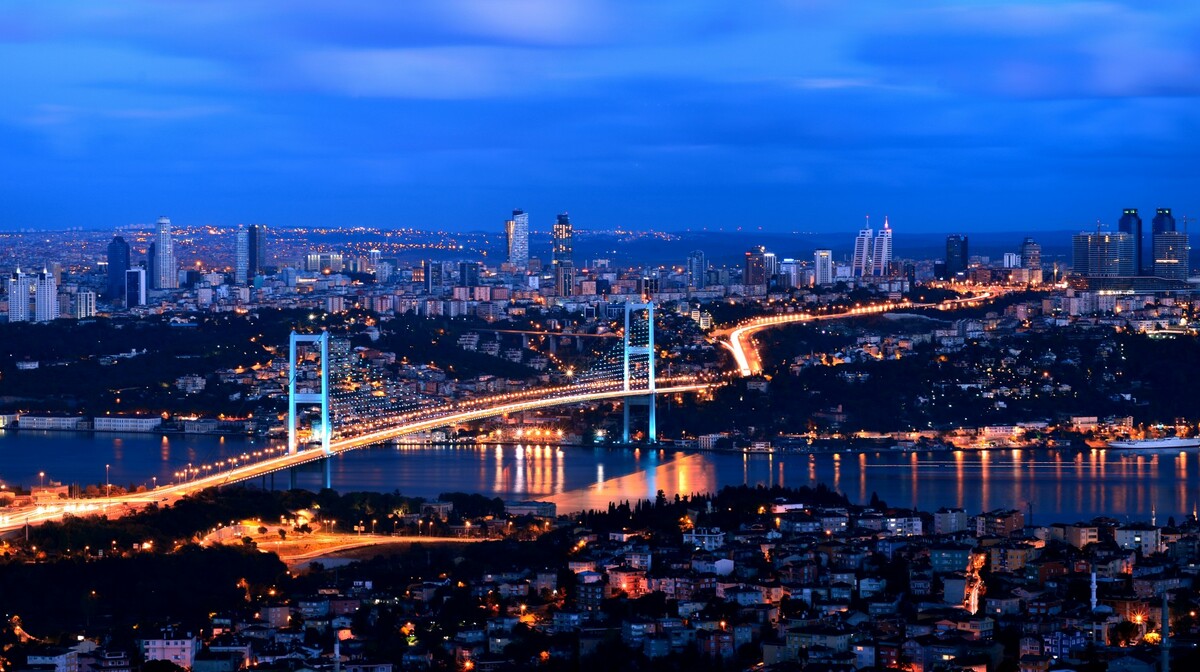 Istanbul noćna panorama, putovanje zrakoplovom 