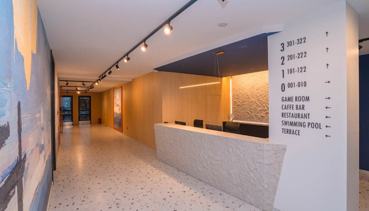Hotel Bolero, recepcija